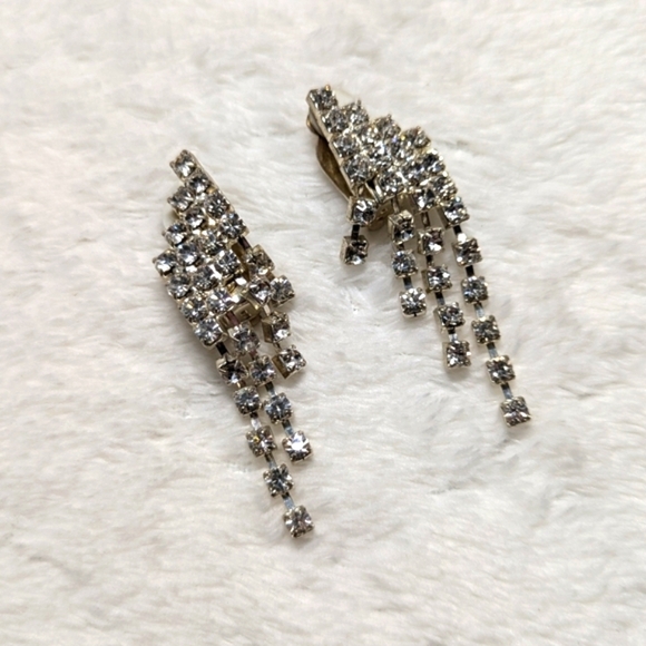 Vintage Clear Rhinestone Asymmetrical Drop Clip Earrings - Picture 4 of 5